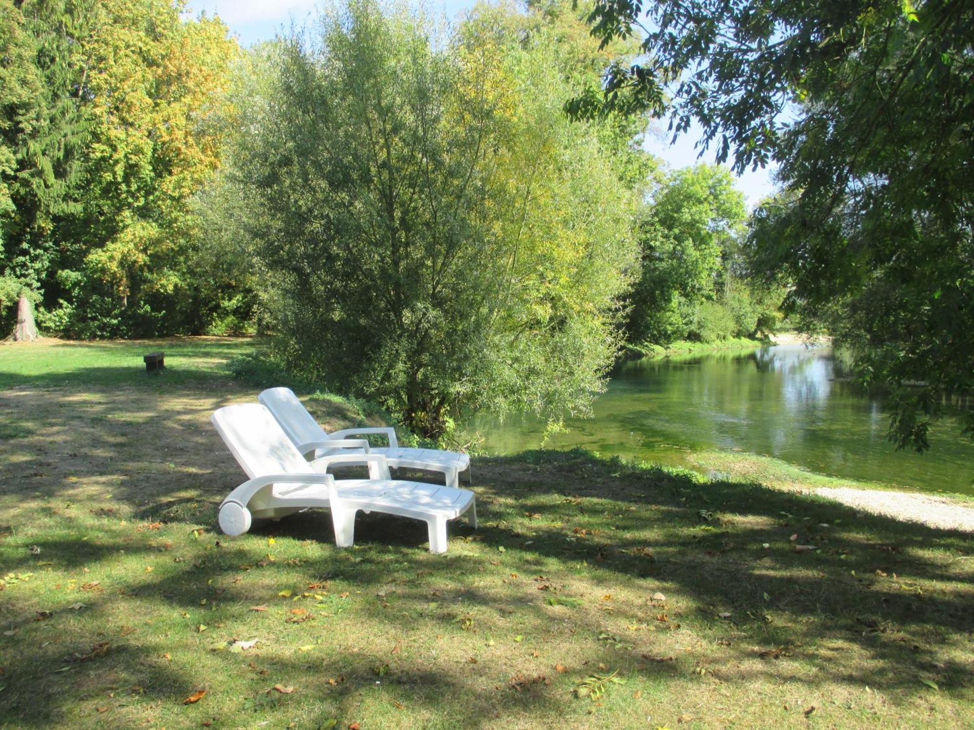 Chateau Des Monthairons Hotel Restaurant Gastromaison Spa Privatif Les Monthairons Exterior photo