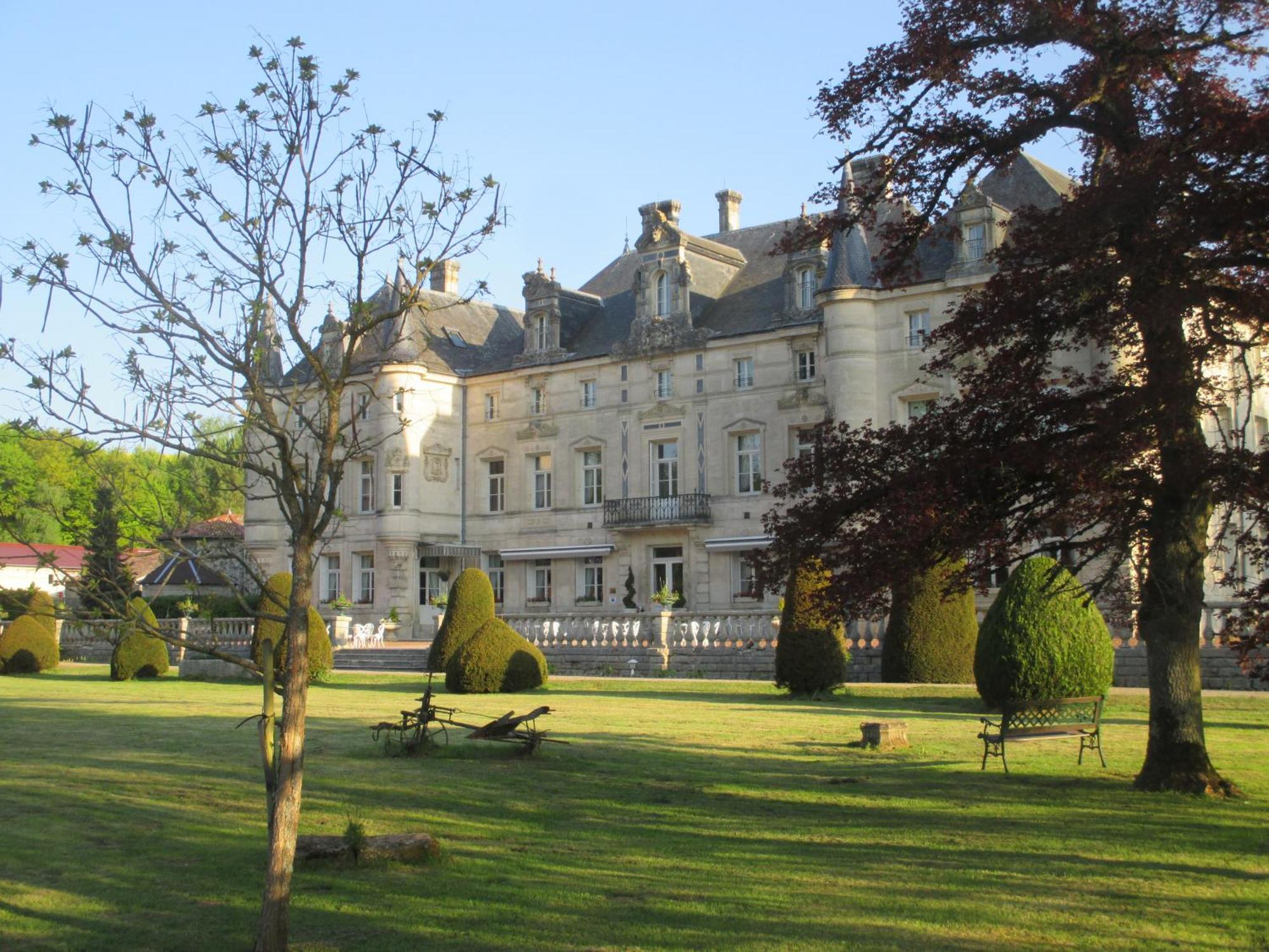 Chateau Des Monthairons Hotel Restaurant Gastromaison Spa Privatif Les Monthairons Exterior photo